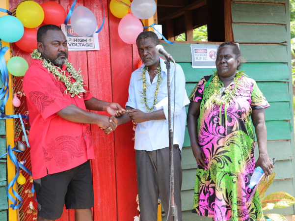 Hon Tausinga lights up Barasipo School – Solomon Star News