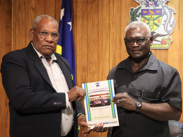 SIPEU hands over Retreat report to Prime Minister – Solomon Star News