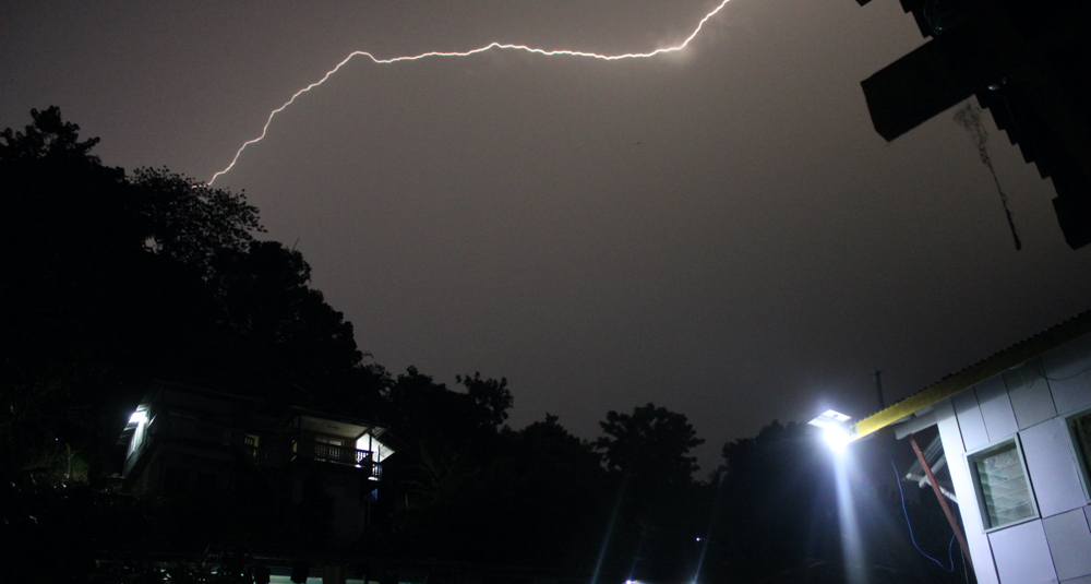 Thunder, lightning affect central, western region